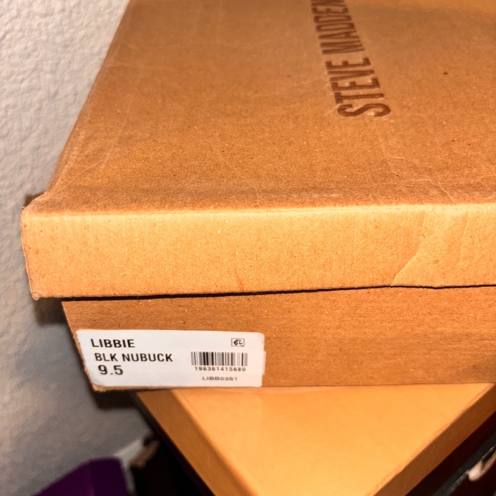 Steve Madden Libbie Black Nubuck Footwear